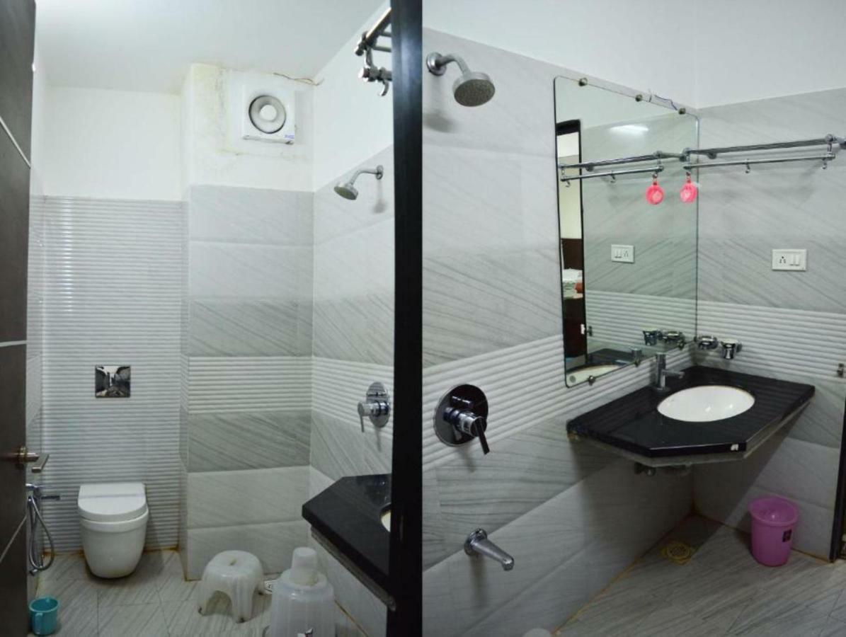 Hotel Maheshwari Avenue 乌贾因 外观 照片