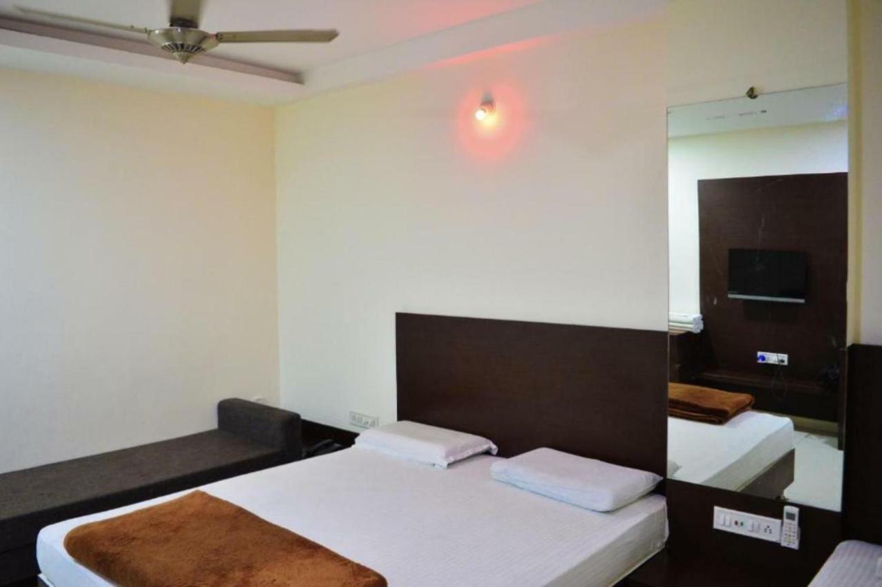 Hotel Maheshwari Avenue 乌贾因 外观 照片